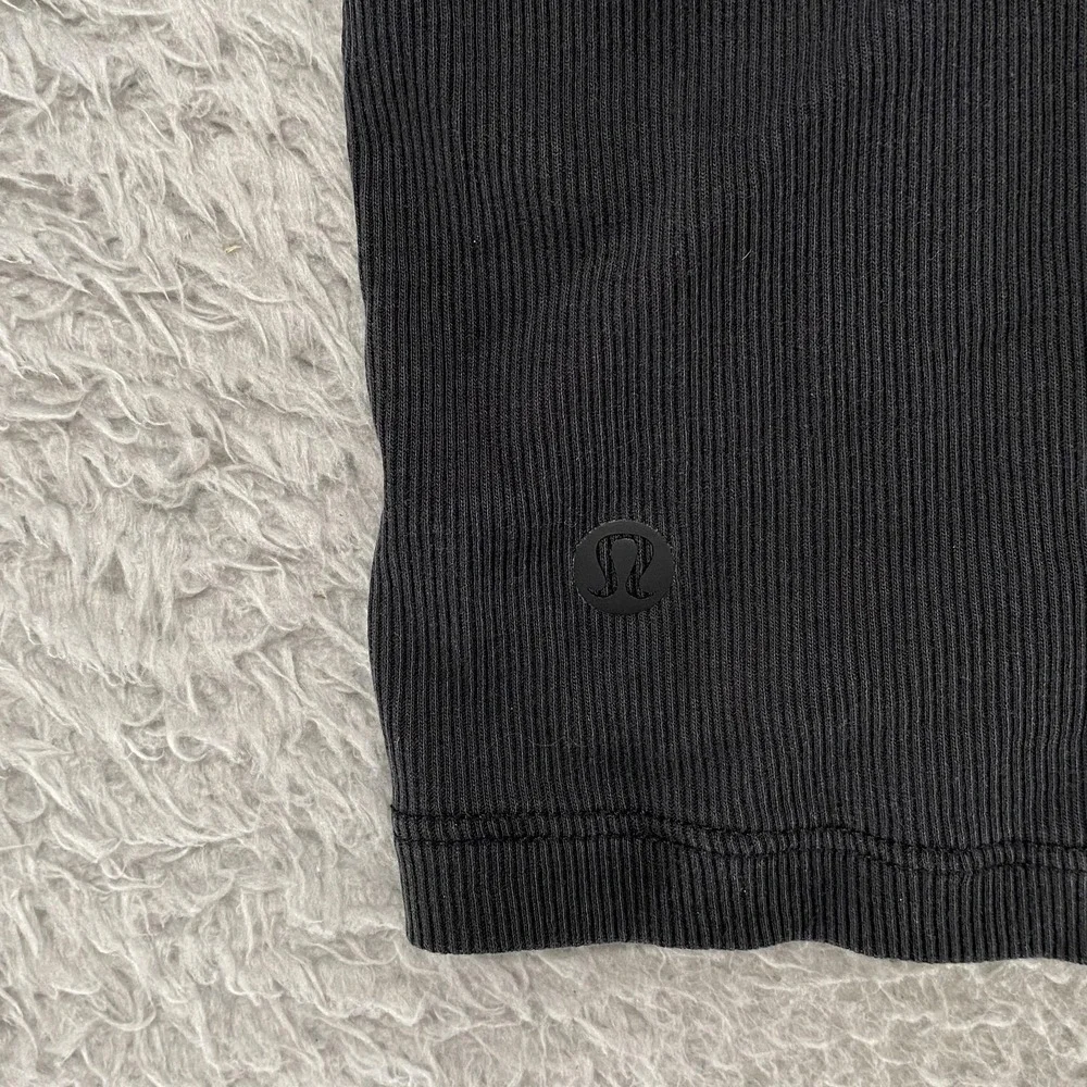 Lululemon Crop Long‎ Sleeve Shirt Womens 10 Medium Black Open Back Yoga Workout